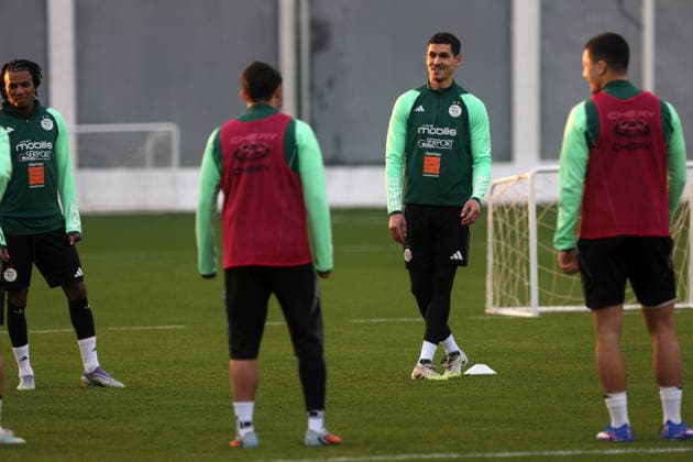 Training Of The Algerian National Football Team In Preparation For The 2025 AFCON Aissa Mandi, an Algerian player, participates in a training session with the Algerian national football team in preparation for the 2025 Africa Cup of Nations in Morocco, in Algiers, Algeria, on December 17, 2025 Alger Algeria  Copyright: xAPPx originalFilename:app-notitle251217_npNMl.jpg