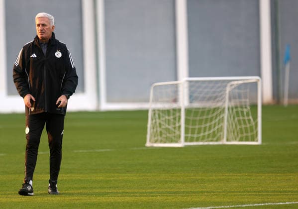 Training Of The Algerian National Football Team In Preparation For The 2025 AFCON Algerian national team, Nationalteam coach Vladimir Petkovic leads a training session of the Algerian national football team in preparation for the 2025 Africa Cup of Nations in Morocco, in Algiers, Algeria, on December 17, 2025 Alger Algeria  Copyright: xAPPx originalFilename:app-notitle251217_npRKt.jpg