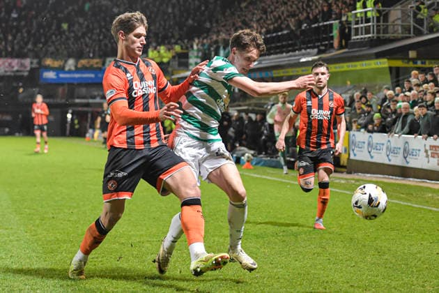Dundee United v Celtic William Hill Premiership Krisztian Keresztes of Dundee United and Johnny Kenny of Celtic battles for the ball during the William Hill Premiership match at The CalForth Construction Arena, Dundee 17 12 2025 UK Newspapers OUT Copyright: xJamiexJohnstonx FIL-22645-0278
