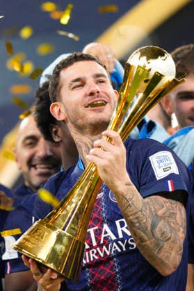 Paris Saint-Germain FC v Flamengo - FIFA Intercontinental Cup 2025: Final Lucas Hernandez left-back of PSG and France celebrates with the trophy after winning FIFA Intercontinental Cup 2025 Final match between Paris Saint-Germain FC and Flamengo at Ahmad Bin Ali Stadium on December 17, 2025 in Doha, Qatar. Doha Qatar  Copyright: xJosexBretonx originalFilename:bretonhernandez-parissai251217_npRaj.jpg