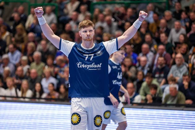 18.12.2025, Handball, Viertelfinale DHB-Pokal, Bergischer HC - MT Melsungen, Unihalle Wuppertal: Johannes Wasielewski (BHC 77) jubelnd Nordrhein-Westfalen Deutschland