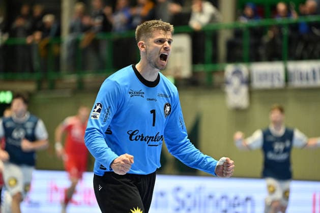 GER, 1.DHB-Pokal, Viertelfinale, bergischer HC vs. MT Melsungen, 18.12.2025, Unihalle, Wuppertal, GER, 1.DHB-Pokal, Viertelfinale, bergischer HC vs. MT Melsungen, , im Bild: Christopher Rudeck Torwart (BHC 1), freut sich ueber einen gehaltenen Ball