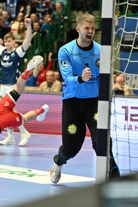 GER, 1.DHB-Pokal, Viertelfinale, bergischer HC vs. MT Melsungen, 18.12.2025, Unihalle, Wuppertal, GER, 1.DHB-Pokal, Viertelfinale, bergischer HC vs. MT Melsungen, , im Bild: Christopher Rudeck Torwart (BHC 1), freut sich ueber einen gehaltenen Ball
