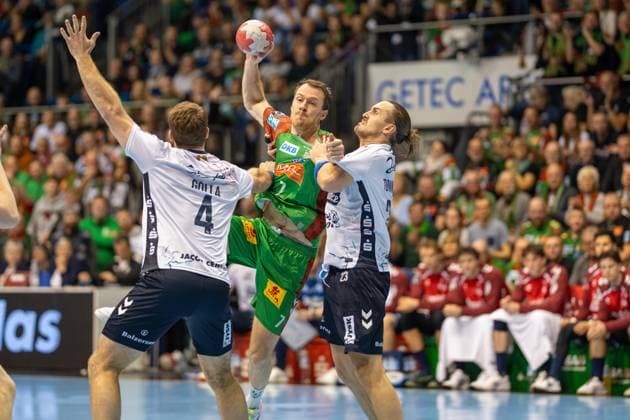 Deutschland: Handball DHB-Pokal 2025 26, Viertelfinale - SC Magdeburg vs SG Flensburg-Handewitt - GETEC Arena (Magdeburg): Felix Claar (SC Magdeburg, 7) Copyright: xTomxLauruschkatx