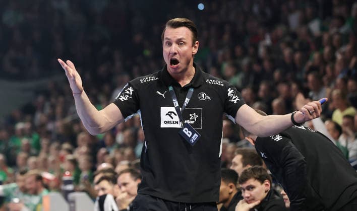 Trainer Filip Jicha zeigend, gestikulierend Aktion Oberkörper Handball DHB Pokal Viertelfinale Herren Saison 2025 2026 18.12.2025 Füchse Berlin vs THW Kiel
