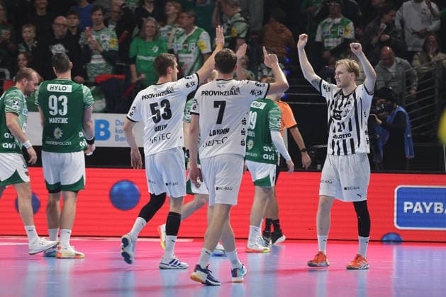 re. Eric Johansson jubelt nach Tor Freude Emotion Jubel Handball DHB Pokal Viertelfinale Herren Saison 2025 2026 18.12.2025 Füchse Berlin vs THW Kiel