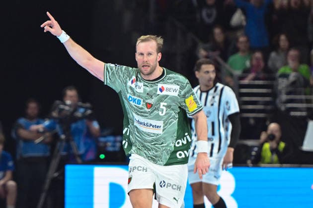 18.12.2025, xlakx, Handball DHB Pokal 1 4 Finale, Fuechse Berlin - THW Kiel v.l. Max Darj (Fuechse Berlin) Jubel nach dem Tor Berlin