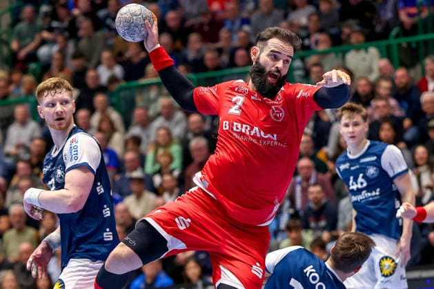 18.12.2025, Handball, Viertelfinale DHB-Pokal, Bergischer HC - MT Melsungen, Unihalle Wuppertal: Ruben Marchan (Melsungen 02) beim Wurf auf das Tor Nordrhein-Westfalen Deutschland
