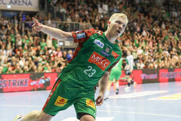 18.12.2025, xtgx, Handball, DHB Pokal Viertelfinale, SC Magdeburg - SG Flensburg Handewitt v.l. Magnus Saugstrup (Magdeburg, 23) Jubel, Torjubel, jubelt ueber das Tor, celebrate the goal, celebration Magdeburg