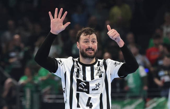 Domagoj Duvnjak zeigend, gestikulierend Aktion Oberkörper Handball DHB Pokal Viertelfinale Herren Saison 2025 2026 18.12.2025 Füchse Berlin vs THW Kiel