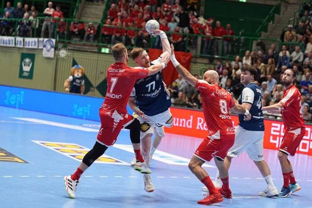 RECORD DATE NOT STATED Szene mit Johannes Wasielewski (77; Bergischer HC) und Olle Forsell_Schefvert (25; MT Melsungen) Johannes Wasielewski (77; Bergischer HC) und Olle Forsell_Schefvert (25; MT Melsungen) in Zweikampf