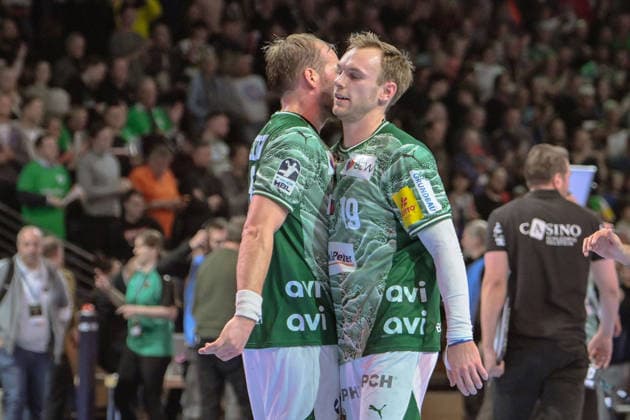 18.12.2025, xlakx, Handball DHB Pokal 1 4 Finale, Fuechse Berlin - THW Kiel v.l. Max Darj (Fuechse Berlin), Mathias Gidsel (Fuechse Berlin) Jubel ueber den Sieg Berlin