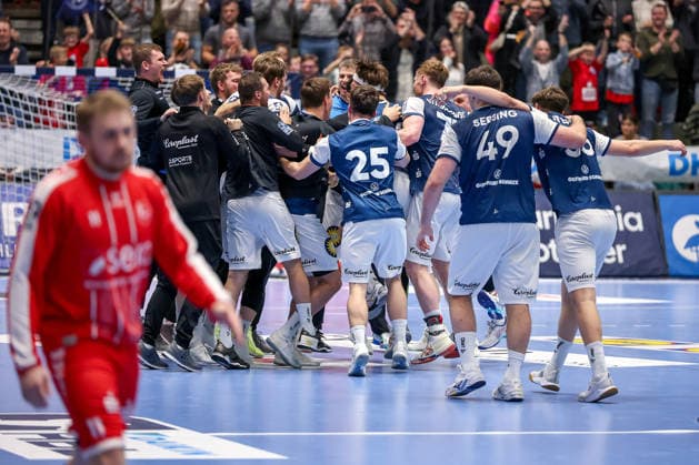 18.12.2025, Handball, Viertelfinale DHB-Pokal, Bergischer HC - MT Melsungen, Unihalle Wuppertal: Der BHC Feiert den 30:23 Sieg gegen Melsungen und freut sich über den EInzug ins Final4 Halbfinale in Köln. Nordrhein-Westfalen Deutschland