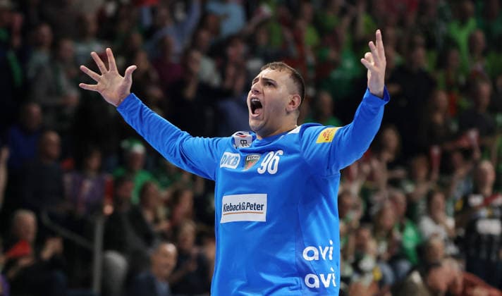 Torwart Dejan Milosavljev jubelt Freude Emotion Jubel Handball DHB Pokal Viertelfinale Herren Saison 2025 2026 18.12.2025 Füchse Berlin vs THW Kiel