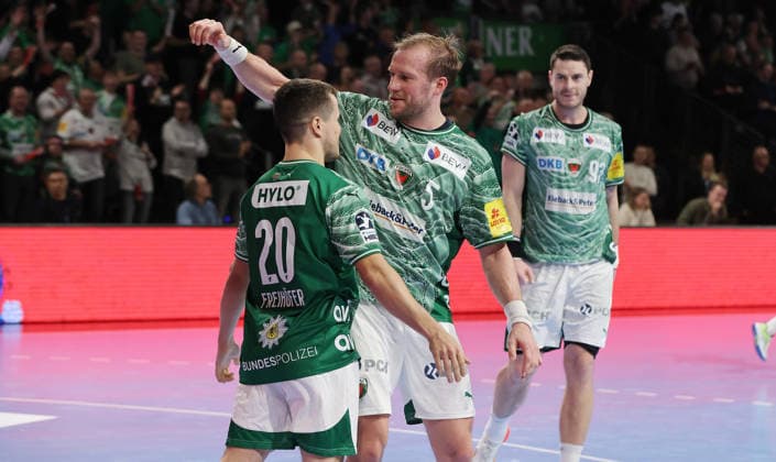 Tim Freihöfer, Max Darj, Mijajlo Marsenic jubelt nach Spielende Freude Emotion Jubel Handball DHB Pokal Viertelfinale Herren Saison 2025 2026 18.12.2025 Füchse Berlin vs THW Kiel