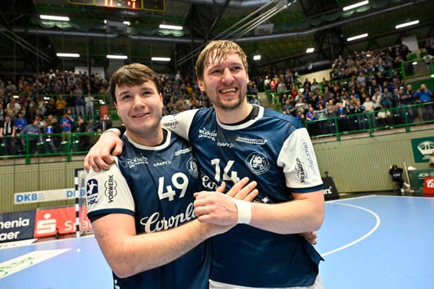 GER, DHB-Pokal - Viertelfinale, BHC06 - MT Melsungen 18,12.2025,Wuppertal ,Unihalle, GER, DHB-Pokal - Viertelfinal BHC06 - MT Melsungen DHB-Pokal - Achtelfinale regulations prohibit any use of photographs as image sequences and or quasi-video im Bild jubeln nbhc49 und Gerdas Bararskas ( Bergischer HC 14 ).