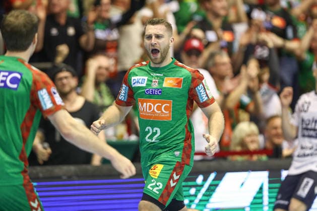 18.12.2025, xtgx, Handball, DHB Pokal Viertelfinale, SC Magdeburg - SG Flensburg Handewitt v.l. Lukas Mertens (Magdeburg, 22) Jubel, Torjubel, jubelt ueber das Tor, celebrate the goal, celebration Magdeburg