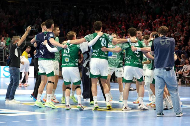 DEU, DHB, Pokal, Fuechse Berlin vs. THW Kiel, 18.12.2025, Max-Schmeling-Halle, Berlin, DEU, DHB, Pokal, Fuechse Berlin vs. THW Kiel, im Bild Fuechse-Spielerkreis