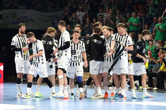 DEU, DHB, Pokal, Fuechse Berlin vs. THW Kiel, 18.12.2025, Max-Schmeling-Halle, Berlin, DEU, DHB, Pokal, Fuechse Berlin vs. THW Kiel, im Bild Kieler-Spielerkreis