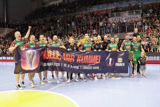18.12.2025, xgox, Handball - DHB Pokal Viertelfinale SC Magdeburg - SG Flensburg-Handewitt emspor, v.l. Magdeburg Jubel ueber den Sieg, Jubel nach Spielende, Kölle, wir kommen! Magdeburg