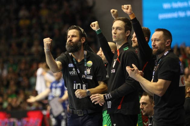 18.12.2025, xtgx, Handball, DHB Pokal Viertelfinale, SC Magdeburg - SG Flensburg Handewitt v.l. Bennet Wiegert (Magdeburg, Trainer), Nikola Portner (Magdeburg, 80) Jubel, Torjubel, jubelt ueber das Tor, celebrate the goal, celebration Magdeburg