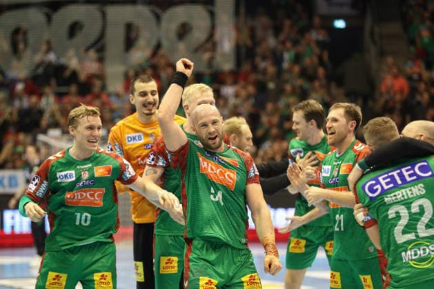 18.12.2025, xtgx, Handball, DHB Pokal Viertelfinale, SC Magdeburg - SG Flensburg Handewitt v.l. Oscar Bergendahl (Magdeburg, 54) Jubel ueber den Sieg, Jubel nach Spielende Magdeburg