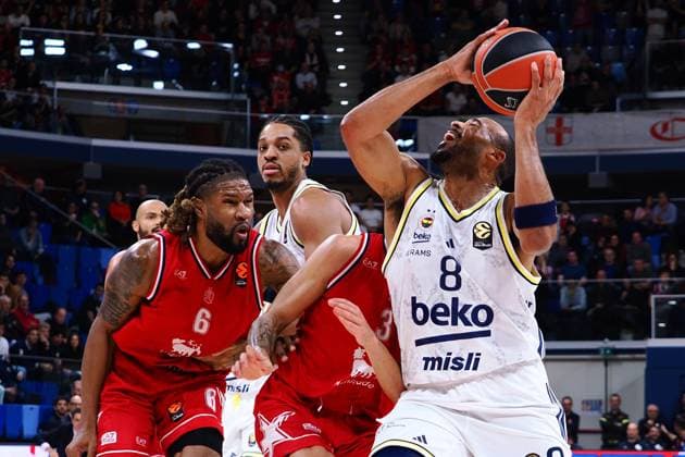 Talen Horton Tucker (Fenerbahce Beko Istanbul) during EA7 Emporio Armani Milano vs Fenerbahce Istanbul, Basketball Euroleague match in Assago (MI), Italy, December 18 2025  Copyright: xSavinoxPaolella IPAxSportx xipa-agency.netx xx IPA_69289979 IPA_Agency_IPA69289979