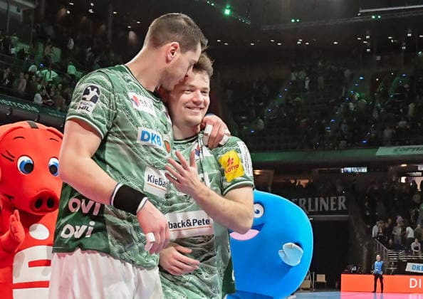 18.12.2025, xlakx, Handball DHB Pokal 1 4 Finale, Fuechse Berlin - THW Kiel v.l. Mijajlo Marsenic (Fuechse Berlin), Hakun West Av Teigum (Fuechse Berlin) Jubel ueber den Sieg Berlin