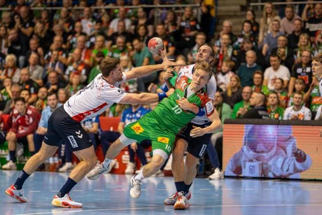 Deutschland: Handball DHB-Pokal 2025 26, Viertelfinale - SC Magdeburg vs SG Flensburg-Handewitt - GETEC Arena (Magdeburg): Gisli Kristjansson (SC Magdeburg, 10) Copyright: xTomxLauruschkatx