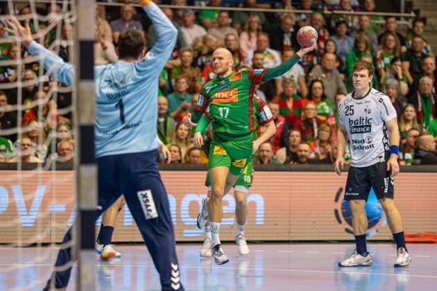 Deutschland: Handball DHB-Pokal 2025 26, Viertelfinale - SC Magdeburg vs SG Flensburg-Handewitt - GETEC Arena (Magdeburg): Tim Hornke (SC Magdeburg, 17) Copyright: xTomxLauruschkatx