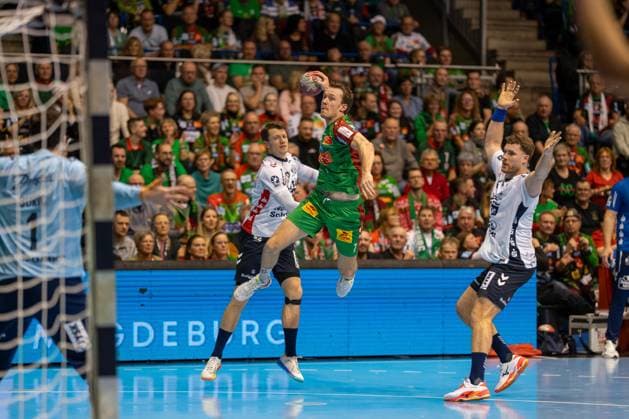 Deutschland: Handball DHB-Pokal 2025 26, Viertelfinale - SC Magdeburg vs SG Flensburg-Handewitt - GETEC Arena (Magdeburg): Felix Claar (SC Magdeburg, 7) Copyright: xTomxLauruschkatx