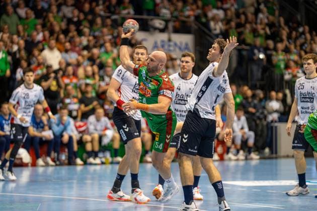 Deutschland: Handball DHB-Pokal 2025 26, Viertelfinale - SC Magdeburg vs SG Flensburg-Handewitt - GETEC Arena (Magdeburg): Oscar Bergendahl (SC Magdeburg, 54) Copyright: xTomxLauruschkatx
