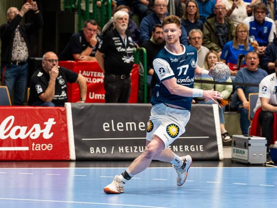 Johannes Wasielewski (Bergischer HC, 77) beim Sprint auf das Tor Bergischer HC vs. MT Melsungen, Handball, DHB Pokal, Viertelfinale, Saison 2025 2026, 18.12.2025 Bergischer HC vs. MT Melsungen, Handball, DHB Pokal, Viertelfinale, Saison 2025 2026, 18.12.2025 Wuppertal Copyright: xEibner-Pressefoto DamianxKruczynx EP_DKI