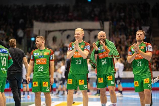 Deutschland: Handball DHB-Pokal 2025 26, Viertelfinale - SC Magdeburg vs SG Flensburg-Handewitt - GETEC Arena (Magdeburg): Magnus Saugstrup (SC Magdeburg, 23) Oscar Bergendahl (SC Magdeburg, 54) Albin Lagergren (SC Magdeburg, 21) Lukas Mertens (SC Magdeburg, 22) Copyright: xTomxLauruschkatx