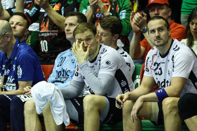 Simon Pytlick (M.,SG Flensburg Handewitt,2) und Kent Robin Tönnesen (SG Flensburg-Handewitt,23) - Viertelfinale Handball DHB Pokal Saison 2025-2026 SC Magdeburg vs. SG Flensburg-Handewitt in der GETEC Arena in Magdeburg - Handball,Deutschland,18.12.2025