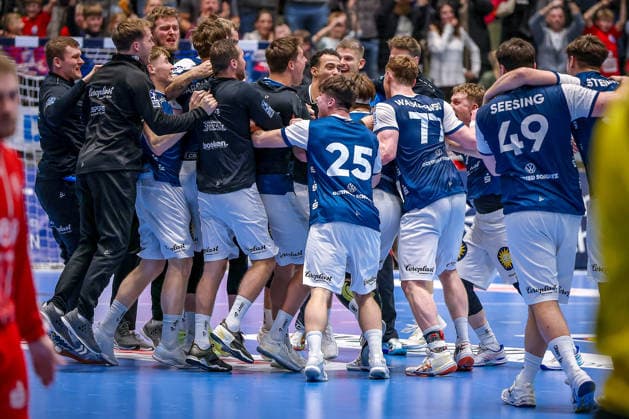 18.12.2025, Handball, Viertelfinale DHB-Pokal, Bergischer HC - MT Melsungen, Unihalle Wuppertal: Der BHC Feiert den 30:23 Sieg gegen Melsungen und freut sich über den EInzug ins Final4 Halbfinale in Köln. Nordrhein-Westfalen Deutschland