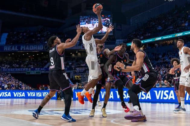 December 18, 2025, Madrid, Madrid, Spain: THEO MALEDON of Real Madrid CF drives to the basket during the Turkish Airlines EuroLeague 2025 2026 season game between REAL MADRID Vs of PARIS BASKETBALL at the Movistar Arena on December 18, 2025, in Madrid, Spain. Madrid Spain - ZUMAc312 20251218_zsp_c312_199 Copyright: xOscarxManuelxSanchezx