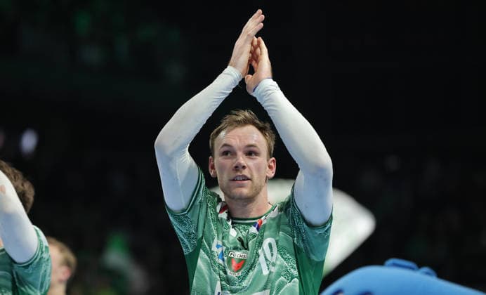 Mathias Gidsel, Füchse Mannschaft jubelt nach Spielende Freude Emotion Jubel Handball DHB Pokal Viertelfinale Herren Saison 2025 2026 18.12.2025 Füchse Berlin vs THW Kiel