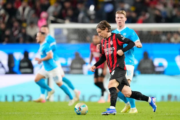 SSC Napoli v AC Milan - Supercoppa Italiana Semifinal Luka Modric central midfield of AC Milan and Croatia during the Supercoppa Italiana semifinal match between SSC Napoli and AC Milan at King Saud University Stadium on December 18, 2025 in Riyadh, Saudi Arabia. Riyadh Saudi Arabia  Copyright: xJosexBretonx originalFilename:bretonhernandez-sscnapol251218_npEDB.jpg