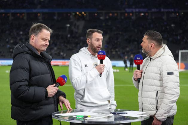 19.12.2025, xtgx, Fussball 2. Bundesliga, Hertha BSC Berlin - Arminia Bielefeld emspor, v.l. Mitch Kniat (Bielefeld, Trainer) im Sky Interview (DFL DFB REGULATIONS PROHIBIT ANY USE OF PHOTOGRAPHS as IMAGE SEQUENCES and or QUASI-VIDEO) Berlin