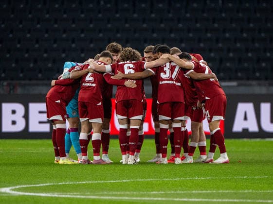 Fussball, Herren, Saison 2025 2026, 2. Bundesliga (17. Spieltag), Hertha BSC - Arminia Bielefeld, Bielefeld im Kreis, 19.12. 2025,