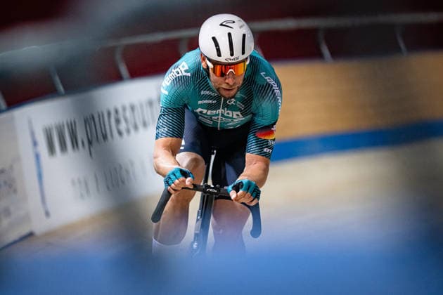 Name: DM Omnium 2025 - Frankfurt Oder Name ( GER ) Team Querformat - quer - horizontal - Landscape - Event Veranstaltung: DM Omnium 2025 - Deutsche Meisterschaft - Category Kategorie: Cycling - Track cycling, Rad, Radsport, Bahnrad, Bahn National Championship Omnium - Elite Men - Location Ort: Europe Germany - Brandenburg - Märkisch Oderland - Frankfurt Oder - Oderlandhalle - Discipline: Omnium Scratch 1. Race - Distance: 10 km - Date Datum: 19.12.2025 Friday Day 1 -