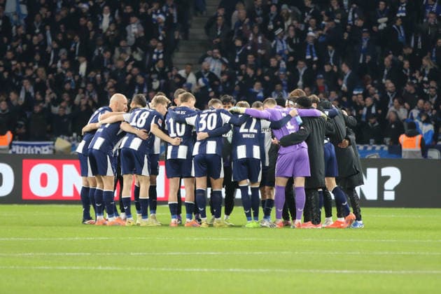 19.12.2025 Fußball Herren 2025 2026 2. Bundesliga 17. Spieltag Hertha BSC - DSC Arminia Bielefeld Olympiastadion Berlin Spielerkreis von Hetha BSC vor dem Spiel. Berlin Berlin Deutschland