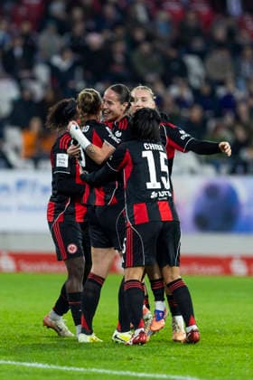 Google Pixel Frauen-Bundesliga: SGS Essen - Eintracht Frankfurt; 19.12.2025 Jubel nach dem Tor zum 0:1 durch Geraldine Reuteler (Eintracht Frankfurt, 14) am 14. Spieltag der Google Pixel Frauen-Bundesliga im Spiel der SGS Essen gegen Eintracht Frankfurt am 19.12.2025 im Stadion an der Hafenstraße in Essen. Copyright: xBEAUTIFULxSPORTS Meuselx