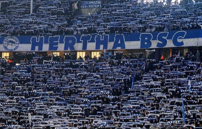 Fussball, Herren, Saison 2025 2026, 2. Bundesliga (17. Spieltag), Hertha BSC - Arminia Bielefeld, Fans von Hertha in der Ostkurve, 19.12. 2025,