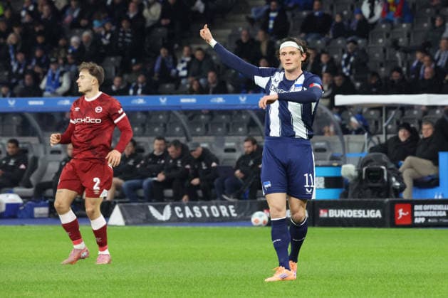 DEU, DFL, 2. FBL, Hertha BSC vs. Arminia Biefeld, 19.12.2025, Berliner Olympiastadion, Berlin, DEU, DFL, 2. FBL, Hertha BSC vs. Arminia Biefeld, im Bild Fabian Reese (Hertha BSC Berlin 11) DFL - regulations prohibit any use of Photographs as image sequences and or quasi-video