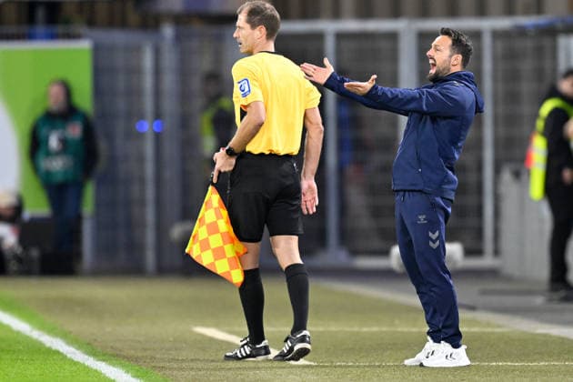 Paderborn, Home Deluxe Arena, 19.12.25, GER, Herren, 2.Bundesliga, Saison 2025-2026, SC Paderborn 07 - SV Darmstadt 98 Bild: Trainer Ralf KETTEMANN (Paderborn) DFL regulations prohibit any use of photographs as image sequences and or quasi-video. NRW Deutschland