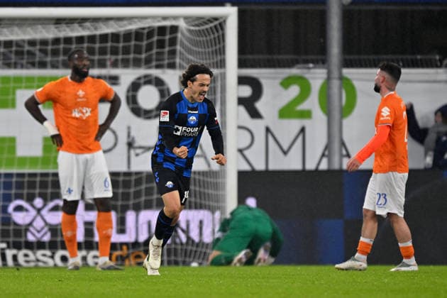 Paderborn, Home Deluxe Arena, 19.12.25, GER, Herren, 2.Bundesliga, Saison 2025-2026, SC Paderborn 07 - SV Darmstadt 98 Bild: Mika BAUR (Paderborn) jubelt nach seinem Tor zum 1:2 DFL regulations prohibit any use of photographs as image sequences and or quasi-video. NRW Deutschland