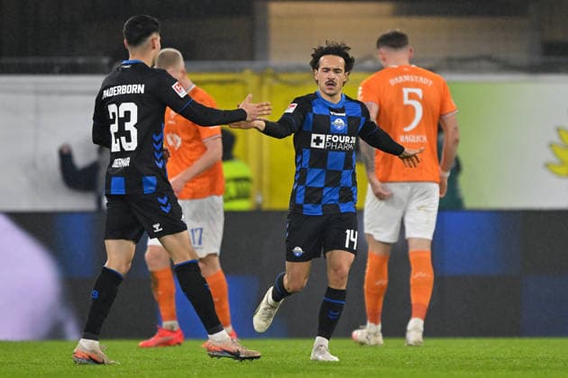 Paderborn, Home Deluxe Arena, 19.12.25, GER, Herren, 2.Bundesliga, Saison 2025-2026, SC Paderborn 07 - SV Darmstadt 98 Bild: Mika BAUR (Paderborn) jubelt nach seinem Tor zum 1:2 DFL regulations prohibit any use of photographs as image sequences and or quasi-video. NRW Deutschland