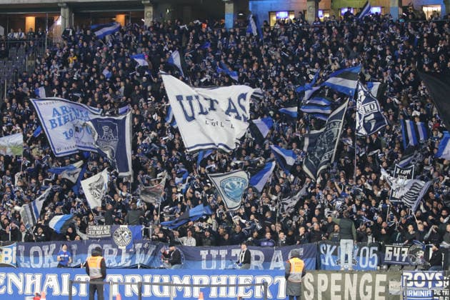 19.12.2025 Fußball Herren 2025 2026 2. Bundesliga 17. Spieltag Hertha BSC - DSC Arminia Bielefeld Olympiastadion Berlin Fans von Arminia Bielefeld. Berlin Berlin Deutschland